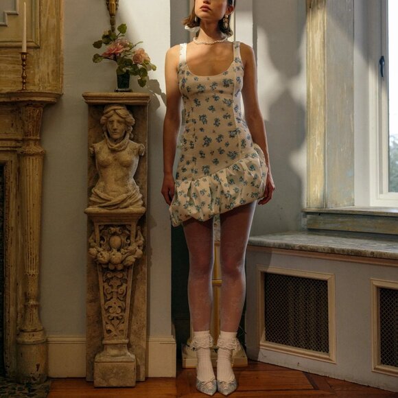 NEW FOR LOVE & LEMONS EVELYNE ASYMMETRICAL BUBBLE HEM WHT W/BLUE FLORAL DRESS S - Picture 1 of 10